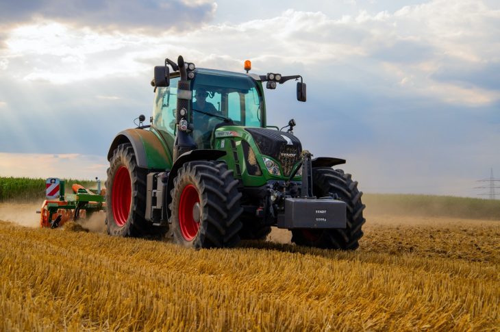 Cum sa-ti alegi primul tractor pentru afacerea din agricultura?